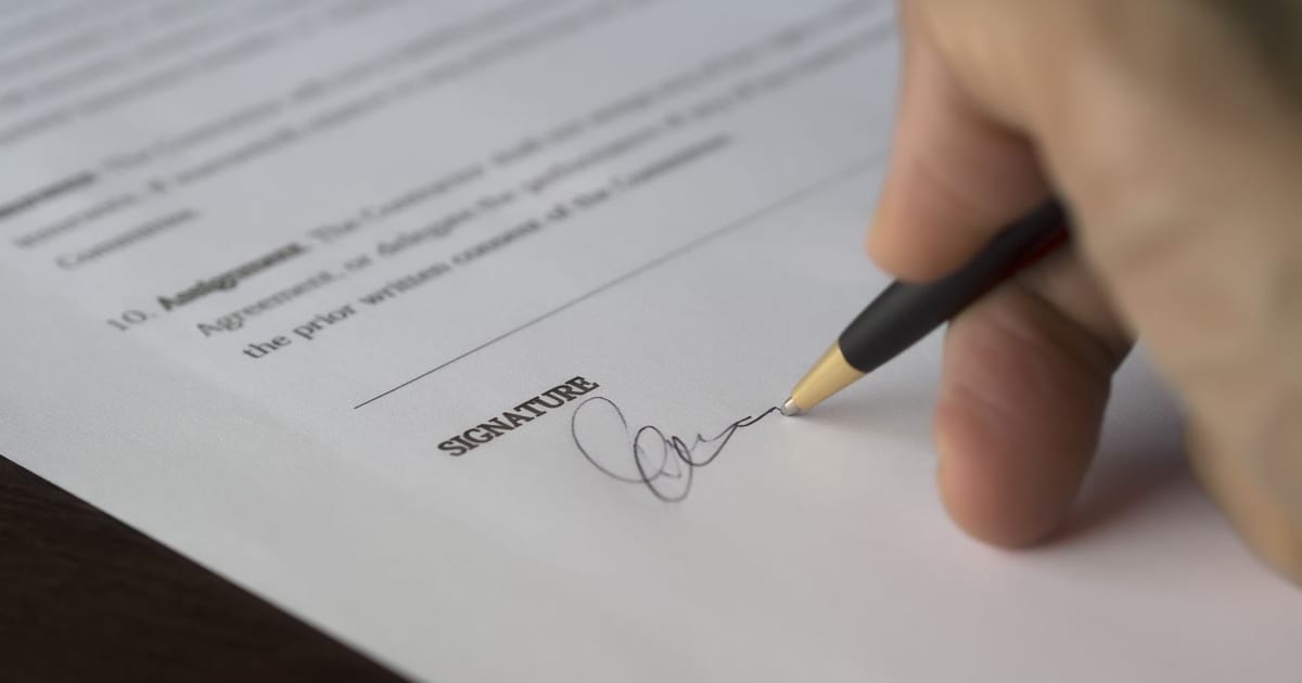 UK hiring manager reviewing contractor compliance paperwork
